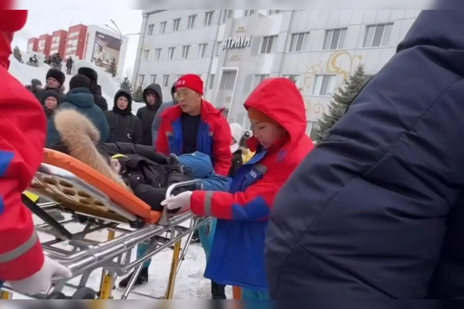 В Костанае шесть детей получили травмы на горке, пятеро из них были госпитализированы.